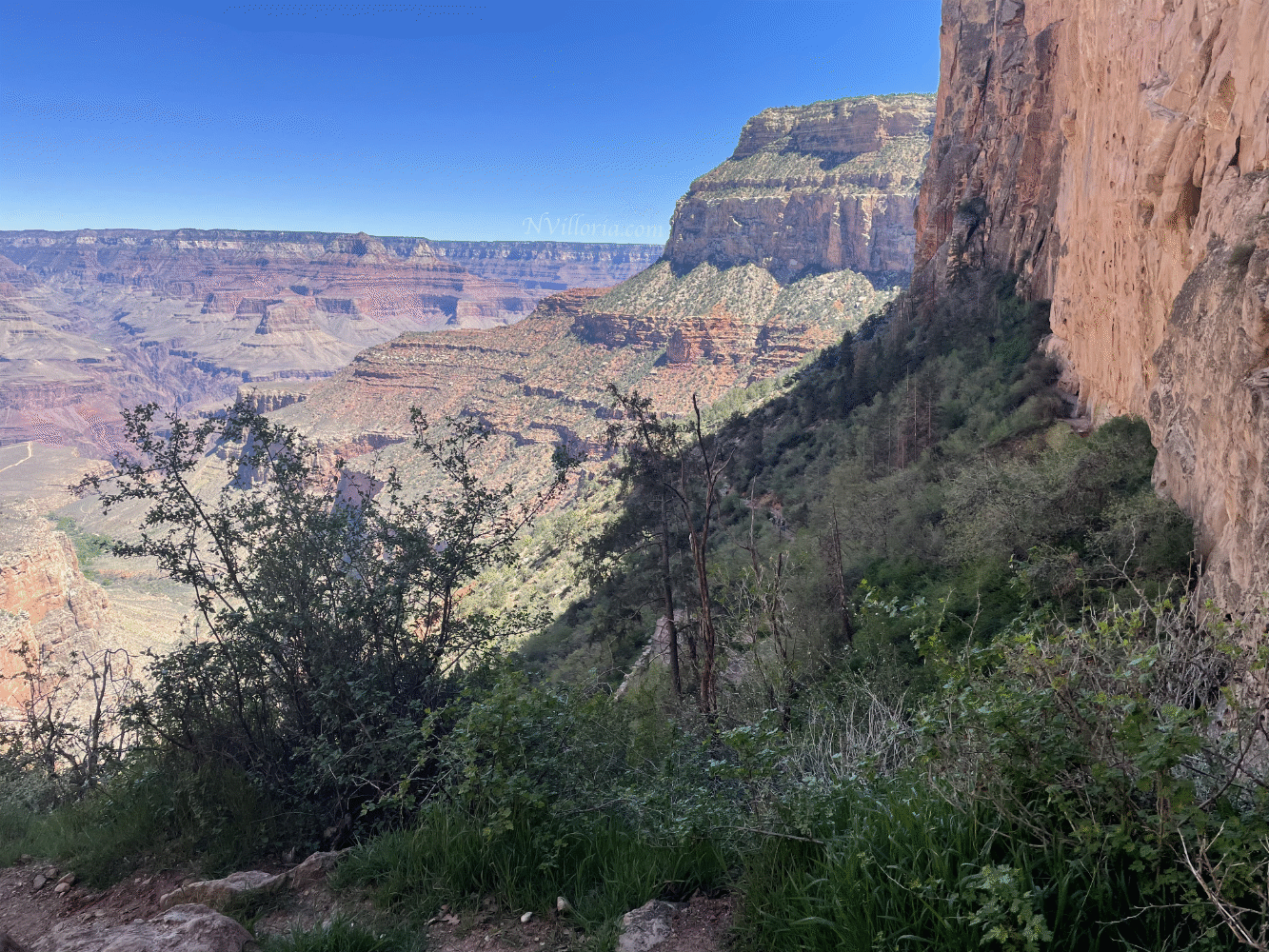 views from the Bright Angel Trail to 3-mile resthouse - via NVilloria.com