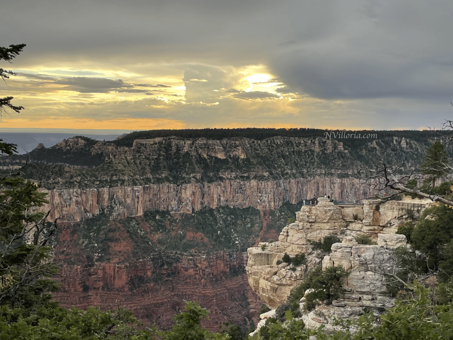Sunset over the Grand Canyon North Rim - via NVilloria.com