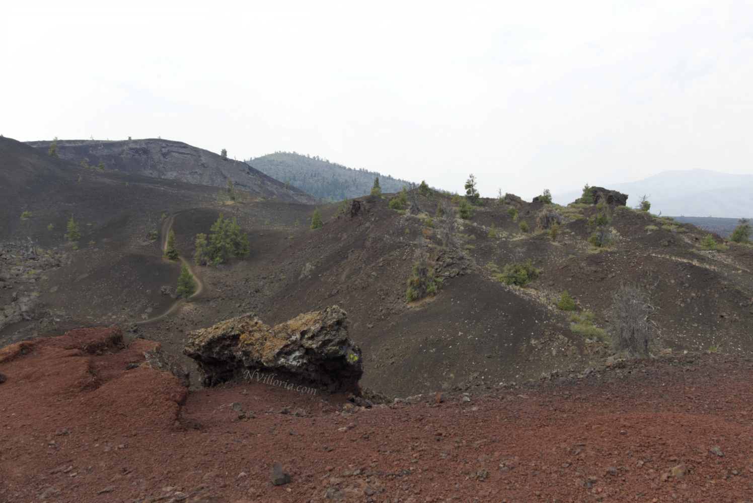 views from North Crater Trail at Craters of the Moon monument - via NVilloria.com
