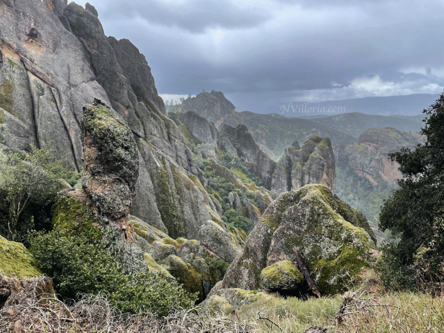 Views hiking at Pinnacles National Park - via NVilloria.com