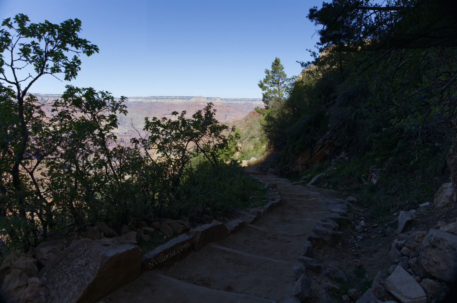 views from the Bright Angel Trail to 3-mile resthouse - via NVilloria.com
