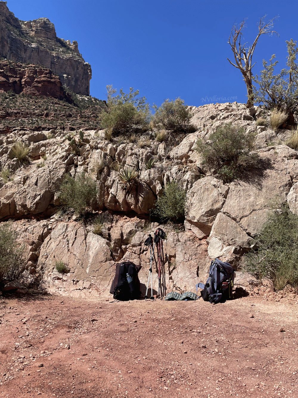 views from the Bright Angel Trail to 3-mile resthouse - via NVilloria.com