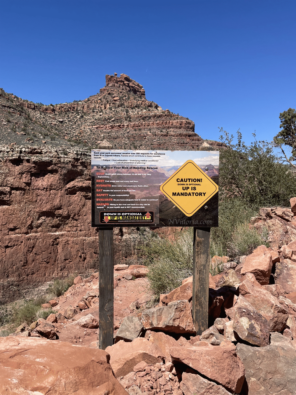 views from the Bright Angel Trail to 3-mile resthouse - via NVilloria.com
