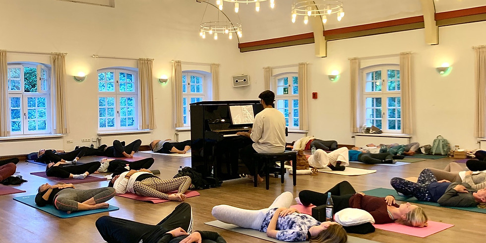 Yin & Piano mit Noah Frehmann