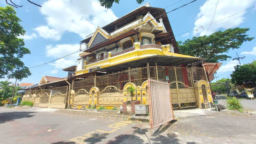 Thumbnail: Swalayan Aktif dan Rumah Kost aktif, Bangunan 3 Lantai, Dekat Terminal Arjosari