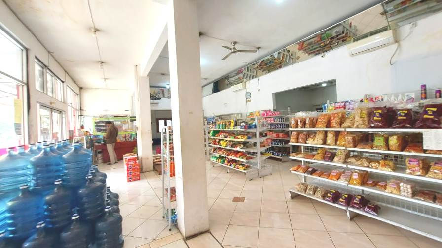 Thumbnail: Swalayan Aktif dan Rumah Kost aktif, Bangunan 3 Lantai, Dekat Terminal Arjosari