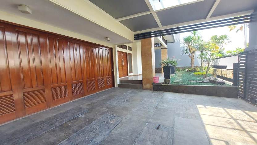 Thumbnail: Rumah Mewah Dijual/ Disewakan Di Area Dieng, Dekat Fasum, Universitas dan Mall