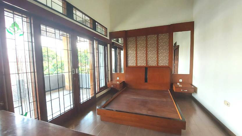 Thumbnail: Rumah Mewah Dijual/ Disewakan Di Area Dieng, Dekat Fasum, Universitas dan Mall