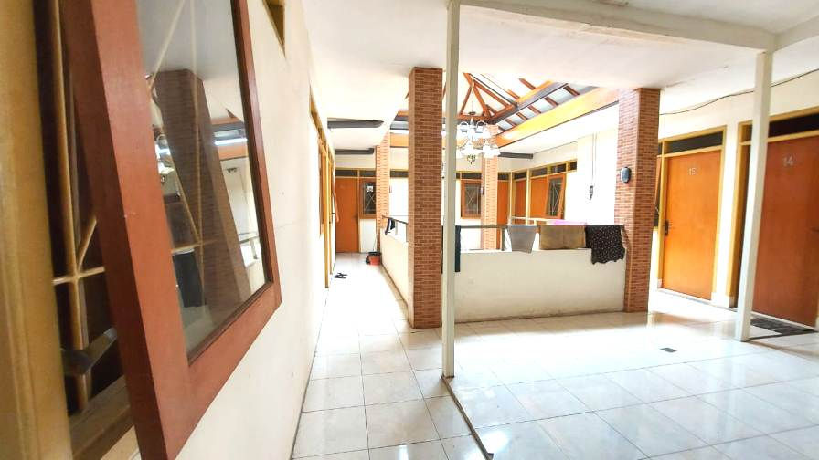 Thumbnail: Swalayan Aktif dan Rumah Kost aktif, Bangunan 3 Lantai, Dekat Terminal Arjosari