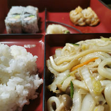 Vegetable Yaki Udon Bento Box