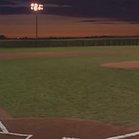 Bestimmung braucht Mut. Ein Mensch wird gerufen, riskiert den Ruf zu hören, ohne zu wissen, wohin es geht und sammelt in einem magischen Roadmovie andere Träumer ein. Am Ende trifft er seinen Spiegel!