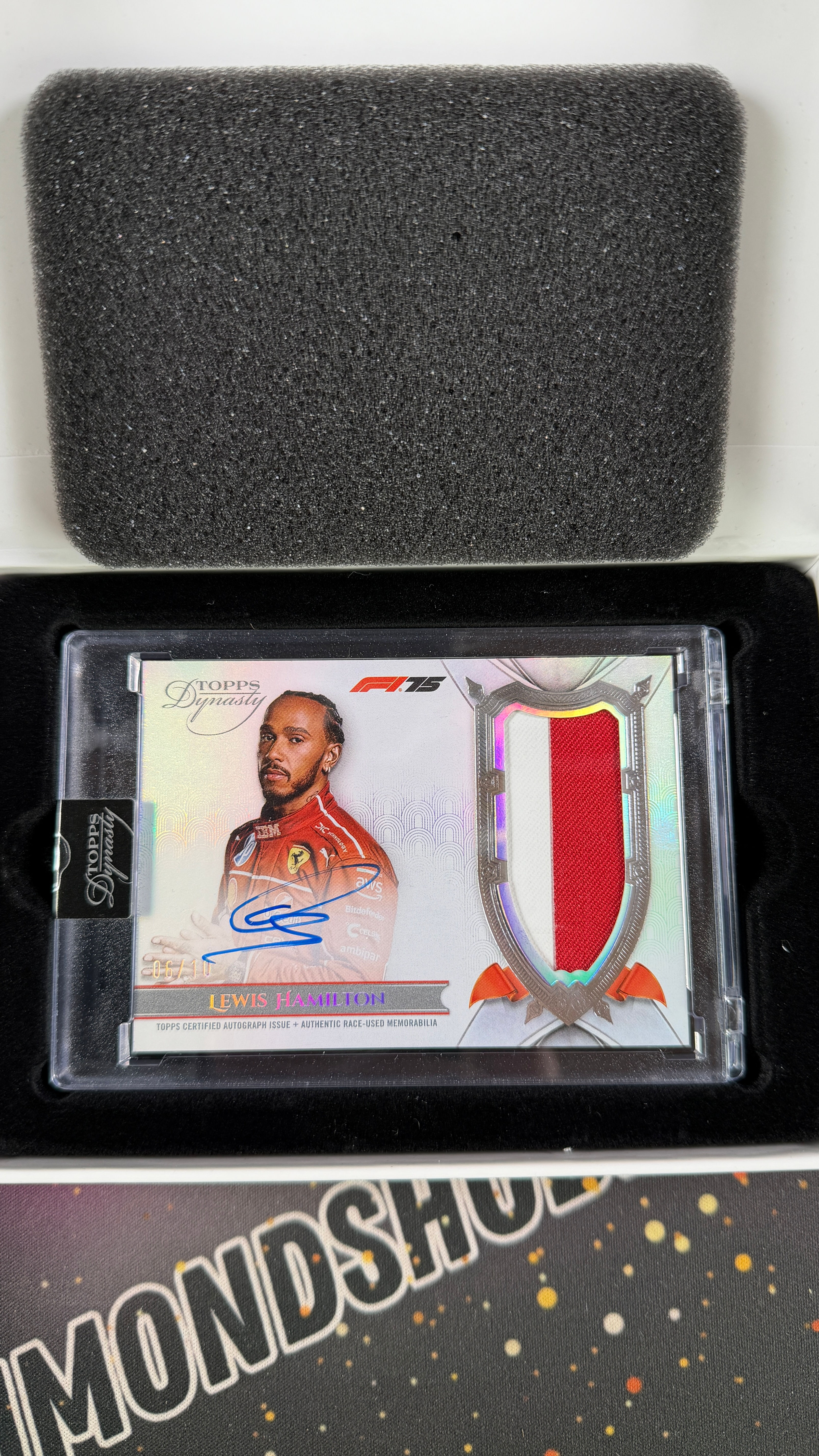 Topps F1 Dynasty 2025 Lewis Hamilton AUTO 06/10 Driver Patch Ferrari duel Colour