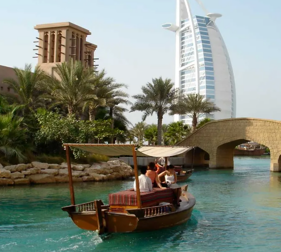 Miniatura: Dubai con Abu Dhabi