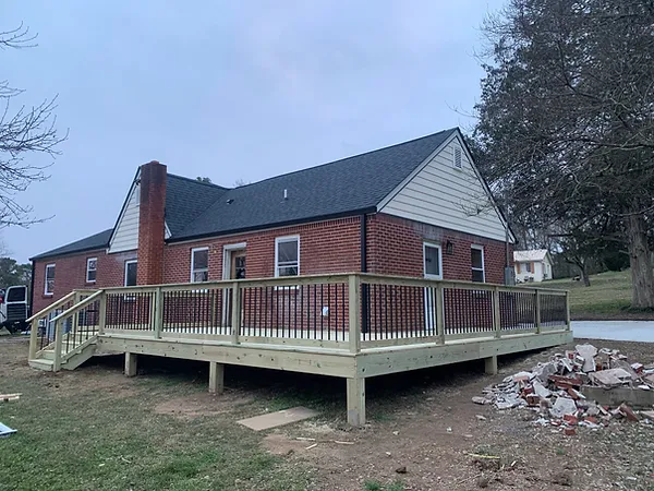 arellano construction | custom deck builder | Chattanooga, TN, USA