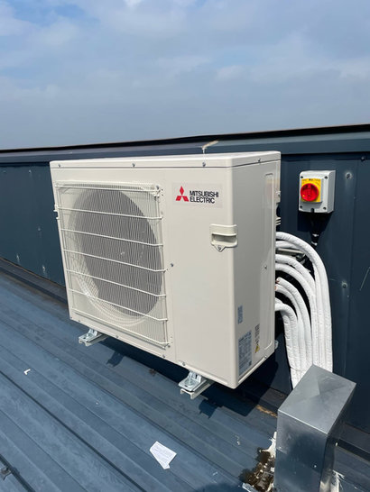 paris 8 - BS Fluides - Climatisation pose d'un groupe extérieur mitsubishi