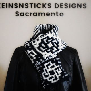 knit version of intertwined scarf