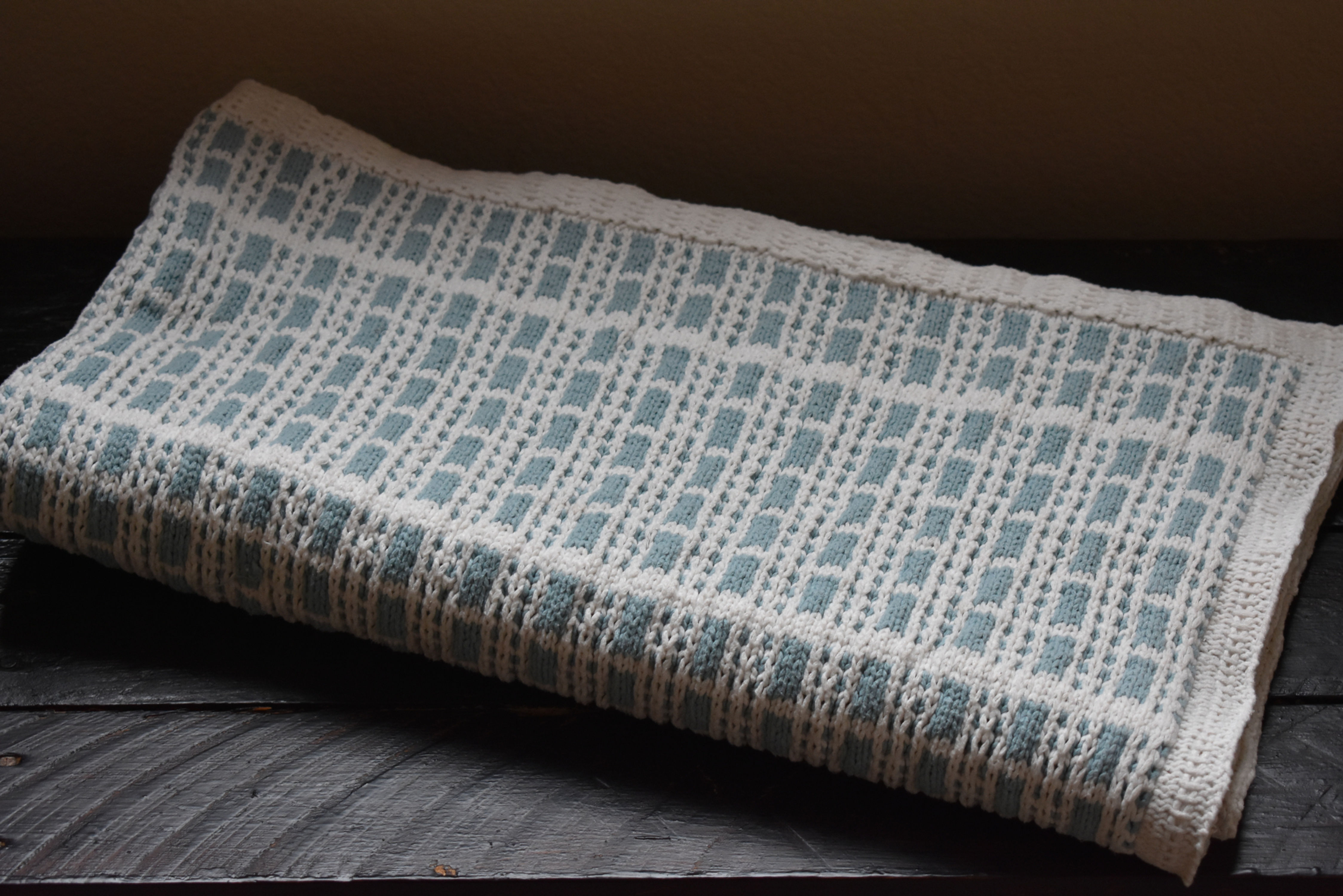 Cosmopolitan Comforter Knit Throw