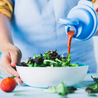 Salată proaspătă cu vinegretă de căpșune