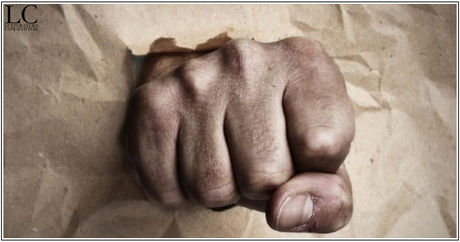 Un pugno in faccia al rapinatore