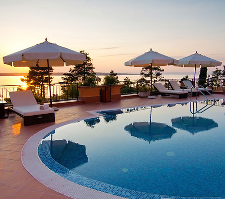 Poolside Hotel