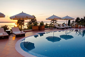 Poolside Hotel