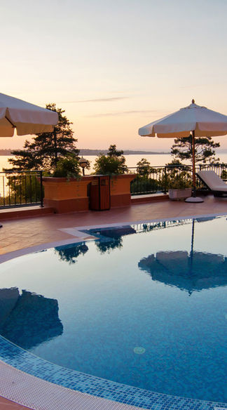 Hotel junto a la piscina