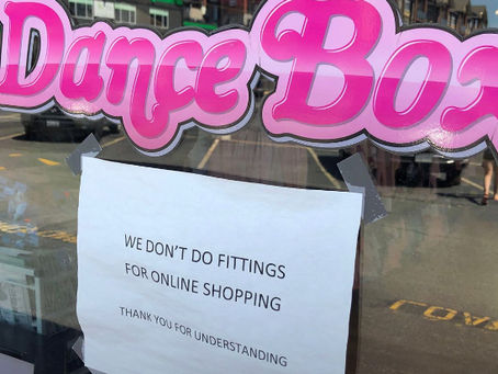 Dlaczego sklepy stacjonarne są traktowane jako przymierzalnie dla sklepów internetowych