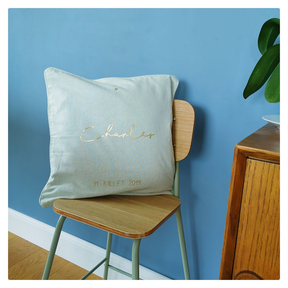 Miniature : Housse de coussin prénom manuscrit + date de naissance