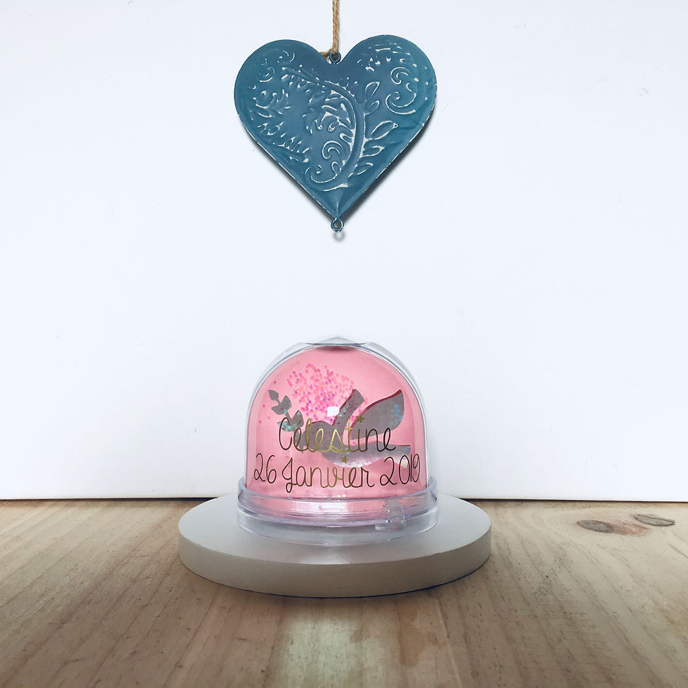 Boule à Neige Personnalisée pour Chambre de Bébé ou Enfant - Prénom et Date, Mot