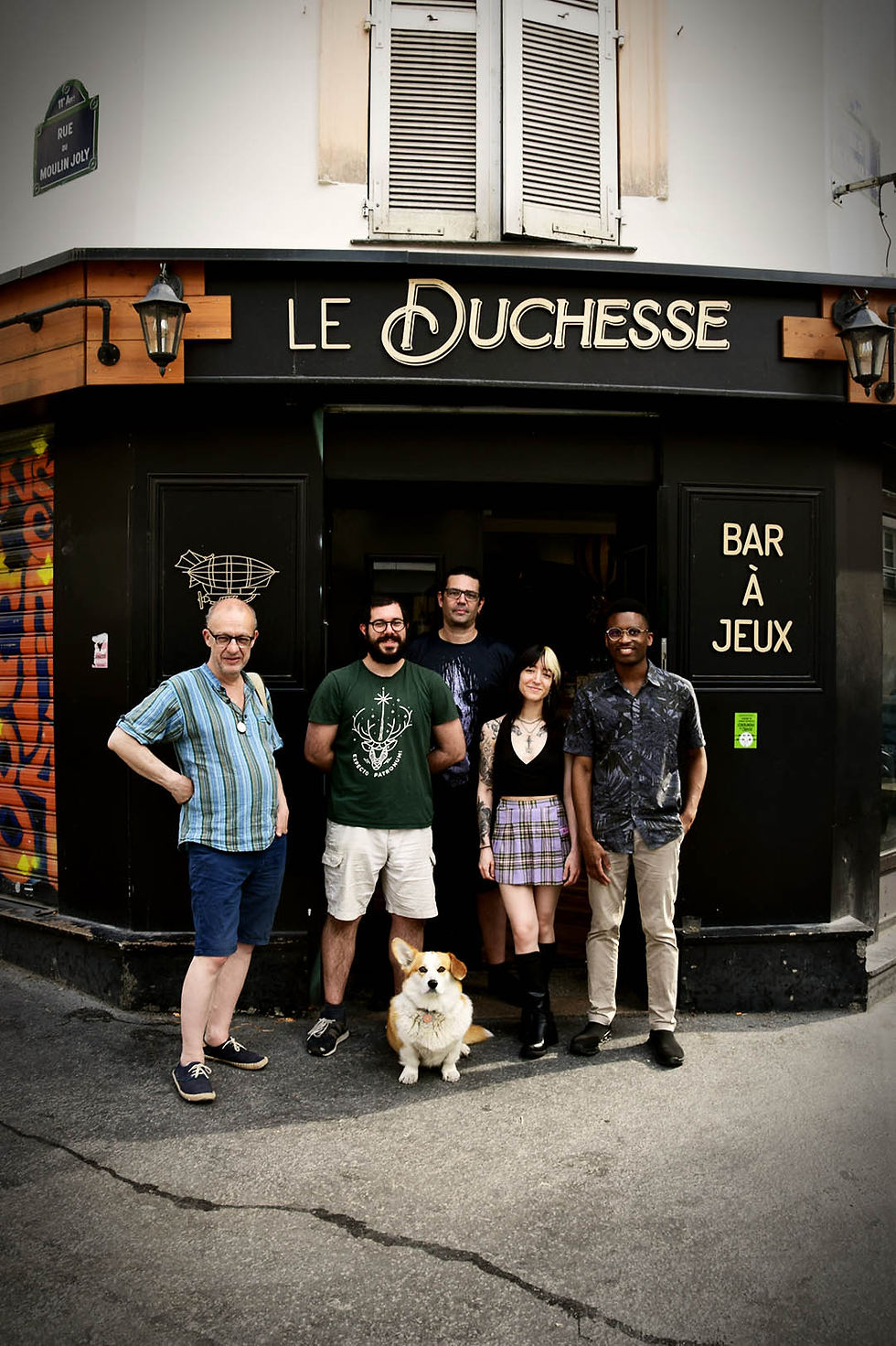 L'équipe du bar à jeux Le Duchesse en compagnie de Bruno Faidutti