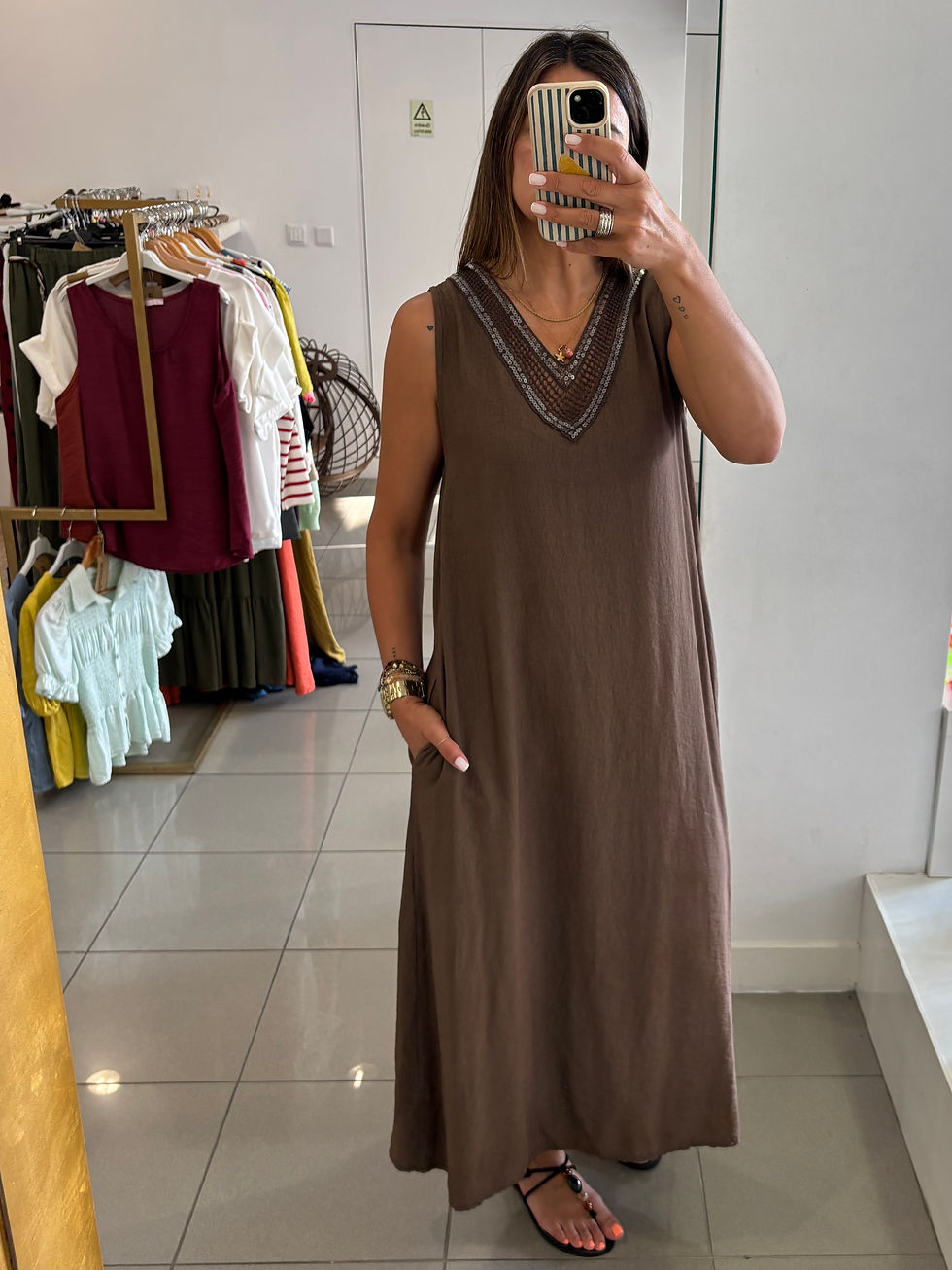 Miniatura: Vestido trabalhado decote