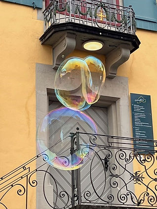 Haus mit Seifenblase.jpg