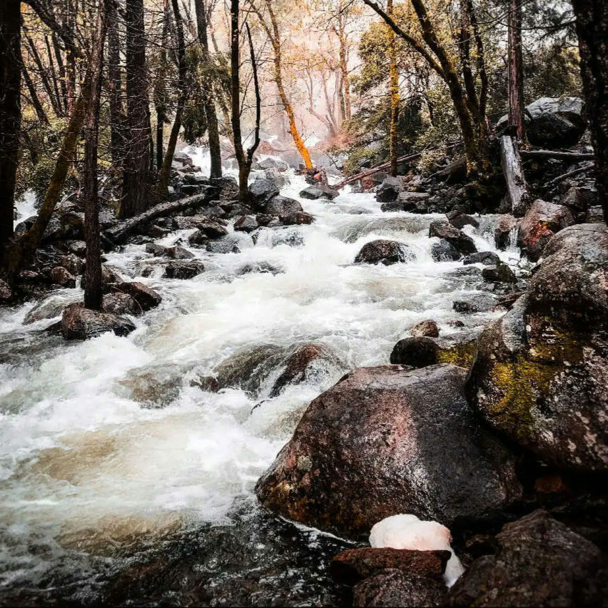Flowing river metaphor for life's impermanence in relation to Heraclitus' quote.