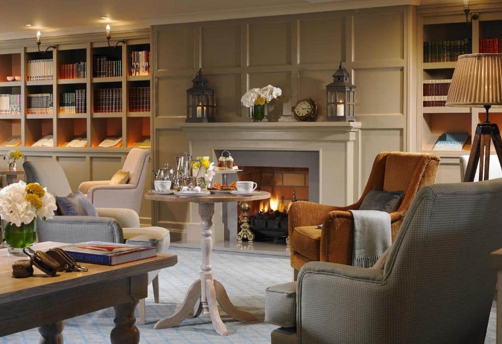 A cosy sitting area at a hotel in Mayo