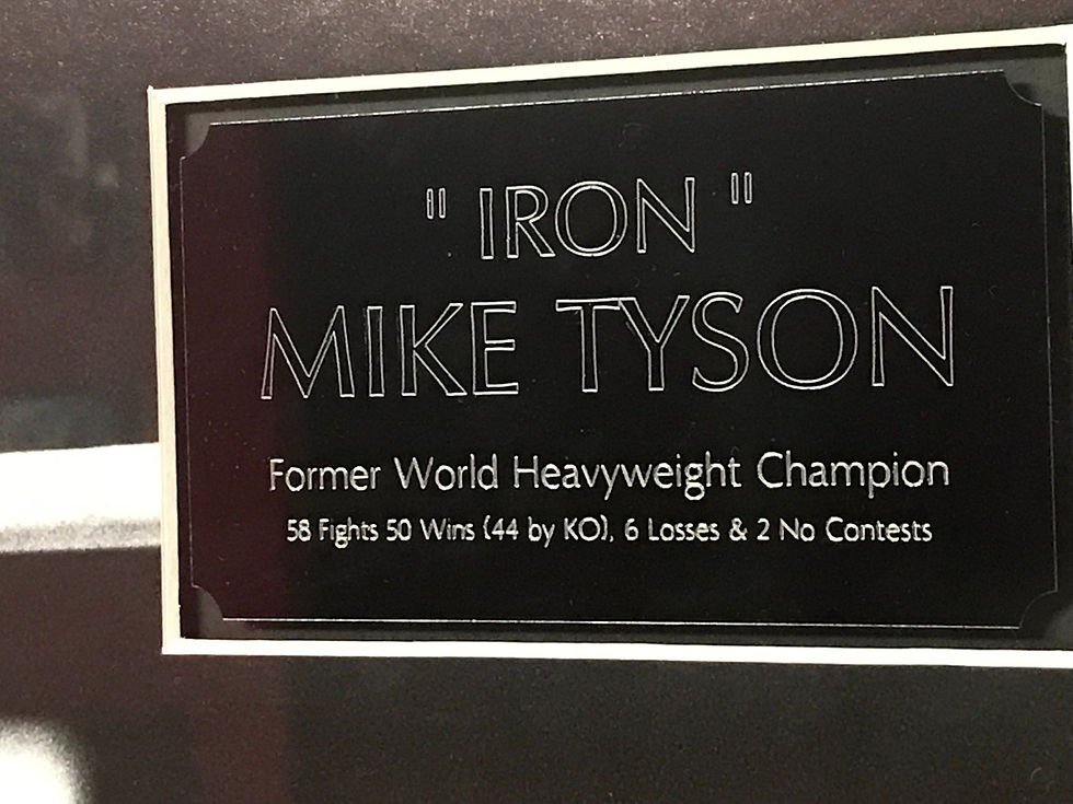 Miniaturbild: MIKE TYSON - 🥊Schaukasten mit signiertem Boxhandschuh!💥🔥