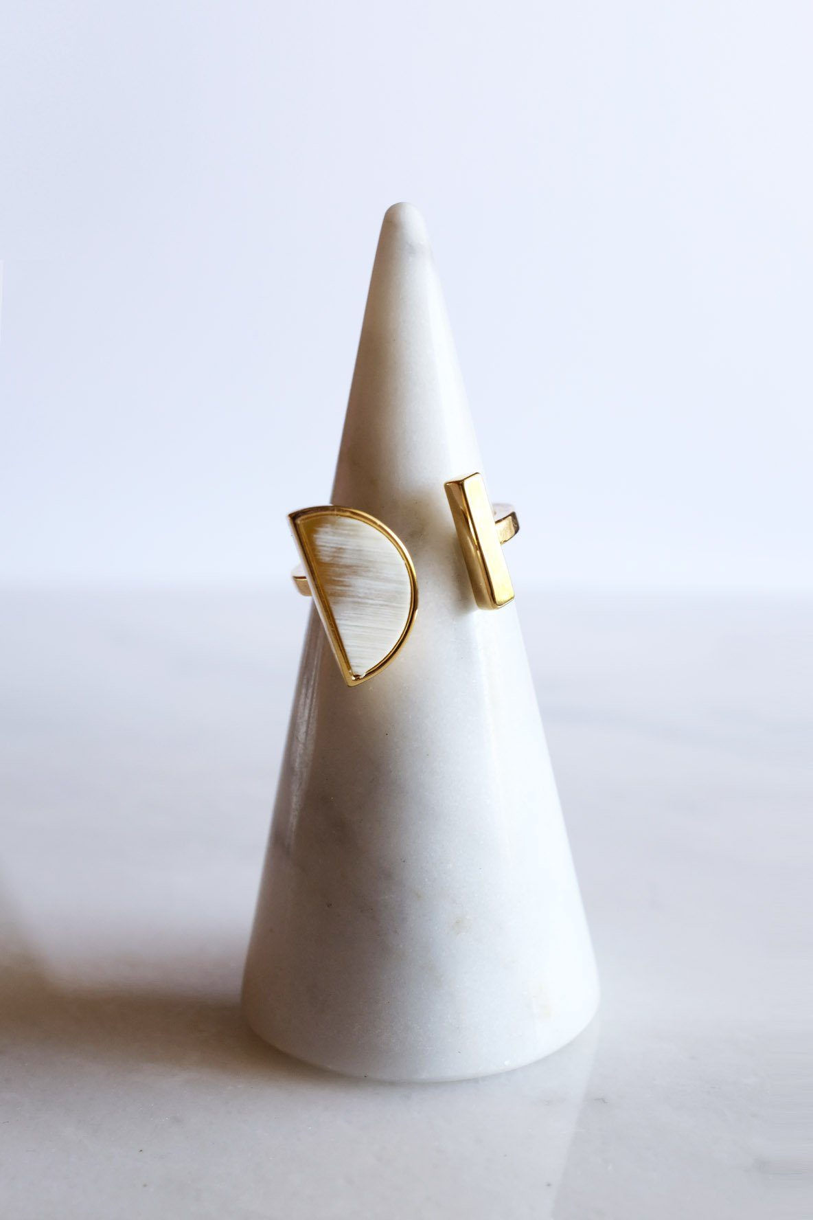Ve Tinh 16K Gold-Plated Brass Buffalo Horn Crescent ring (One Size)