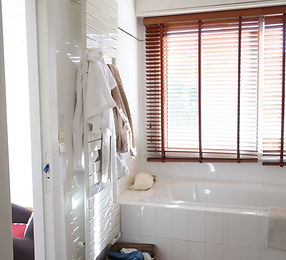Maison de ville à Marseille avant rénovation, salle de bain et baignoire