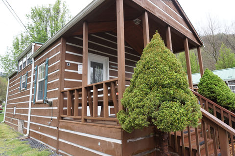 Thunder-Road-Tiny-Log-Cabin-Home-Rental-Maggie-Valley