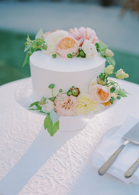 Wedding cake Zuri floral design