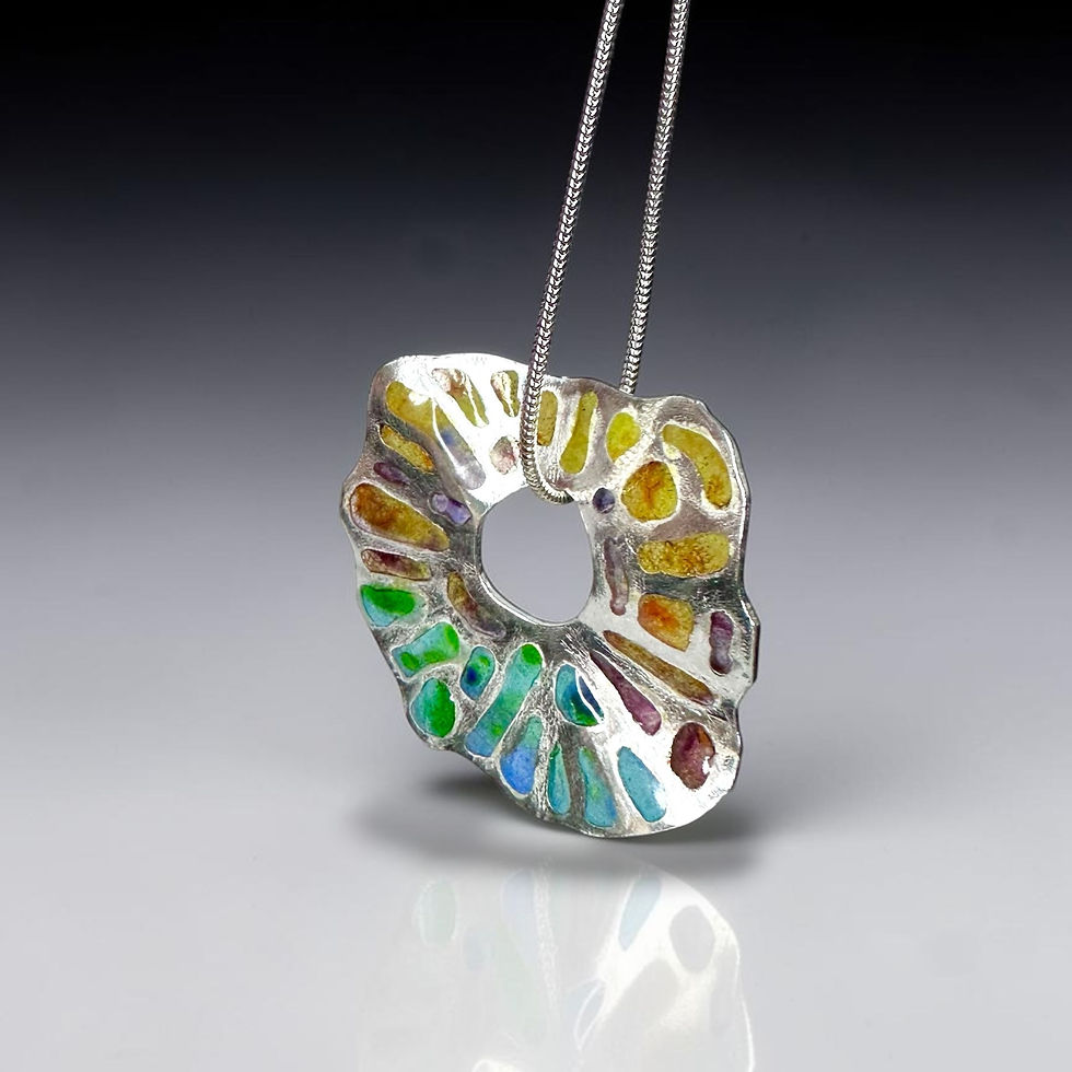 Thumbnail: Aurora Borealis Plique-à-Jour Pendant