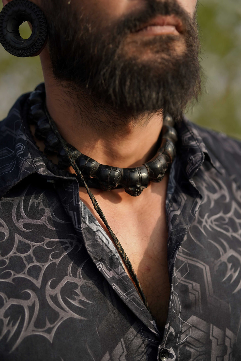 Thumbnail: Close view of the spread collar