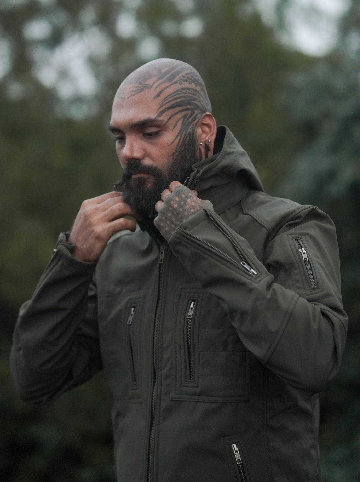 Wearing the hood of men windproof jacket