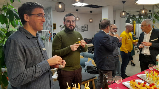 échanges autour du buffet à l'fterwork EDC : Gestion des biodéchets des entreprises