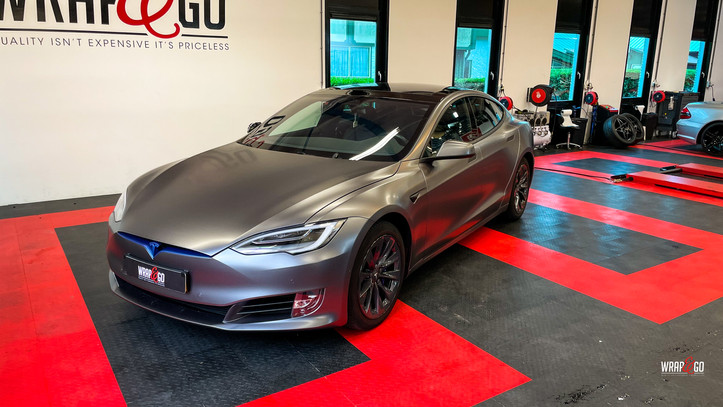 WrapAndGo-Tesla.Model.3M.Satin.Dark.Grey.Chrome.Delete.Matte.Black.Remklauwen.Matte.Metall