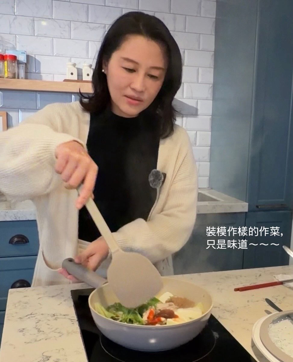 站在廚房外的那個人