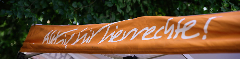 Info-Stand Stoff-Banner mit der Aufschrift "Aktiv für Tierrechte!"