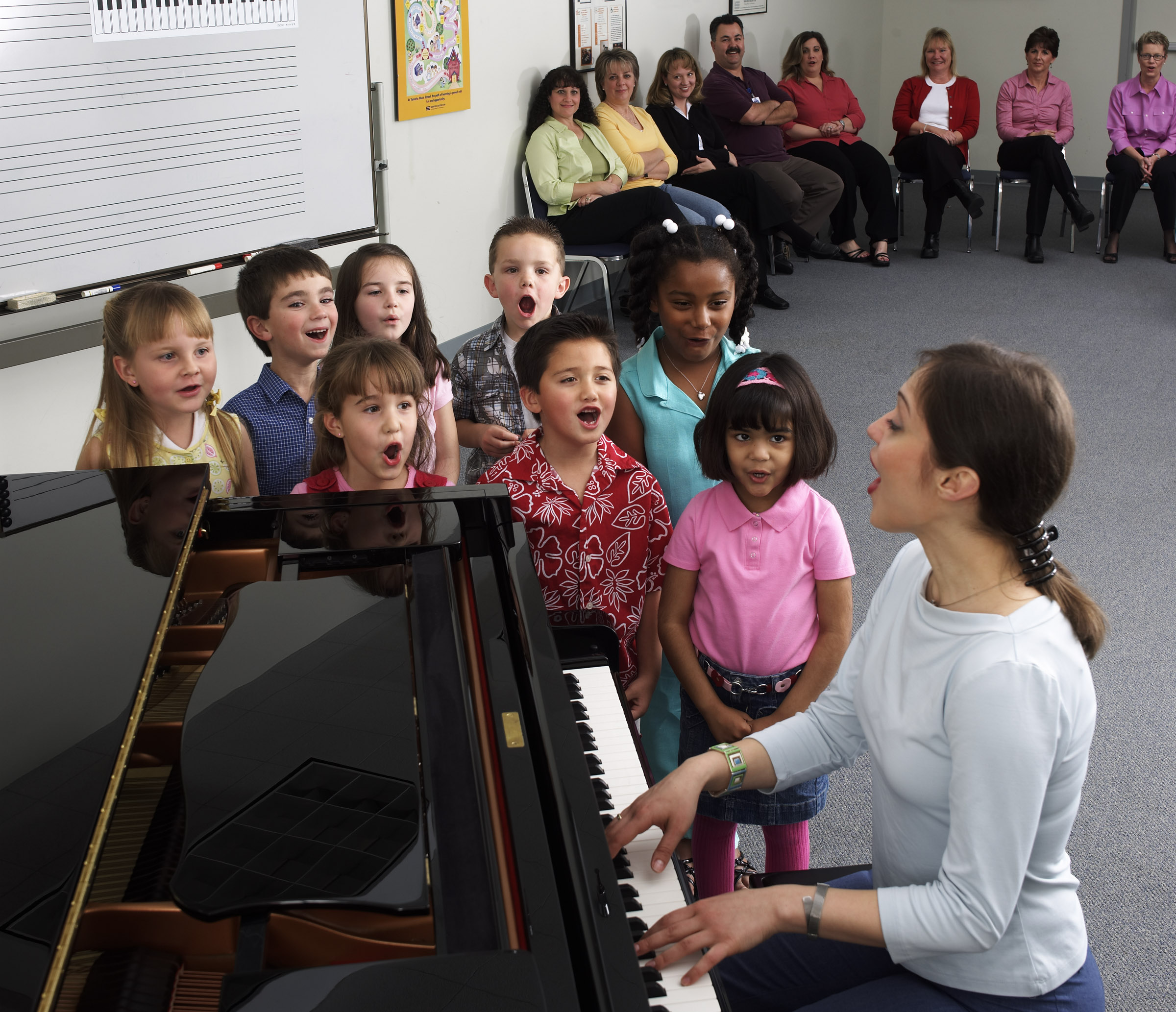 YMES_Class_singing_at_piano_20120925032215707