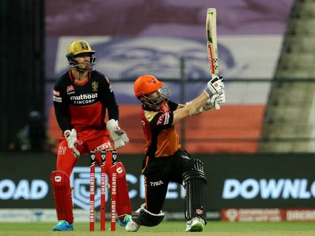 In the Eliminator match of the Indian Premier League (IPL) 2020, Sunrisers Hyderabad (SRH) beat Royal Challengers Bangalore (RCB) by 6 wickets at Sheikh Zayed Stadium in Abu Dhabi. Kane Williamson shined as his amazing knock of undefeated 50 runs off 44 balls allowed SRH to chase down the target given by RCB tonight in the last over. While the rest of the RCB's batting line-up played a disastrous game, AB de Villiers' brilliant knock of 56 runs off 43 balls allowed them to set a low target of 132 runs for the SRH to chase tonight. Jason Holder grabbed 3 huge wickets while Thangarasu Natrajan also remained successful in grabbing 2 wickets for the SRH tonight. With tonight's win against RCB, SRH has now made it into the Qualifier 2 match, to be played against DC.