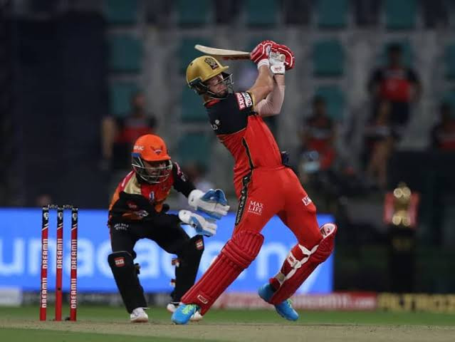 In the Eliminator match of the Indian Premier League (IPL) 2020, Sunrisers Hyderabad (SRH) beat Royal Challengers Bangalore (RCB) by 6 wickets at Sheikh Zayed Stadium in Abu Dhabi. Kane Williamson shined as his amazing knock of undefeated 50 runs off 44 balls allowed SRH to chase down the target given by RCB tonight in the last over. While the rest of the RCB's batting line-up played a disastrous game, AB de Villiers' brilliant knock of 56 runs off 43 balls allowed them to set a low target of 132 runs for the SRH to chase tonight. Jason Holder grabbed 3 huge wickets while Thangarasu Natrajan also remained successful in grabbing 2 wickets for the SRH tonight. With tonight's win against RCB, SRH has now made it into the Qualifier 2 match, to be played against DC.