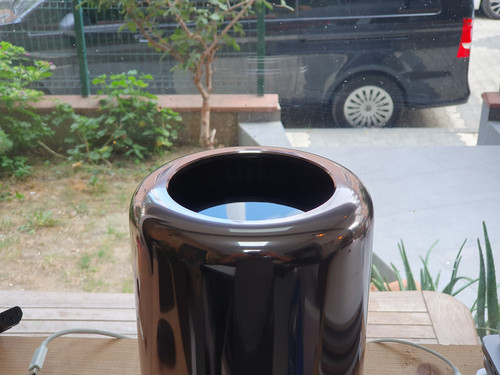 Mac Pro (Late 2013) | 2.7GHz 12-Core Xeon | 64GB RAM | 1TB SSD